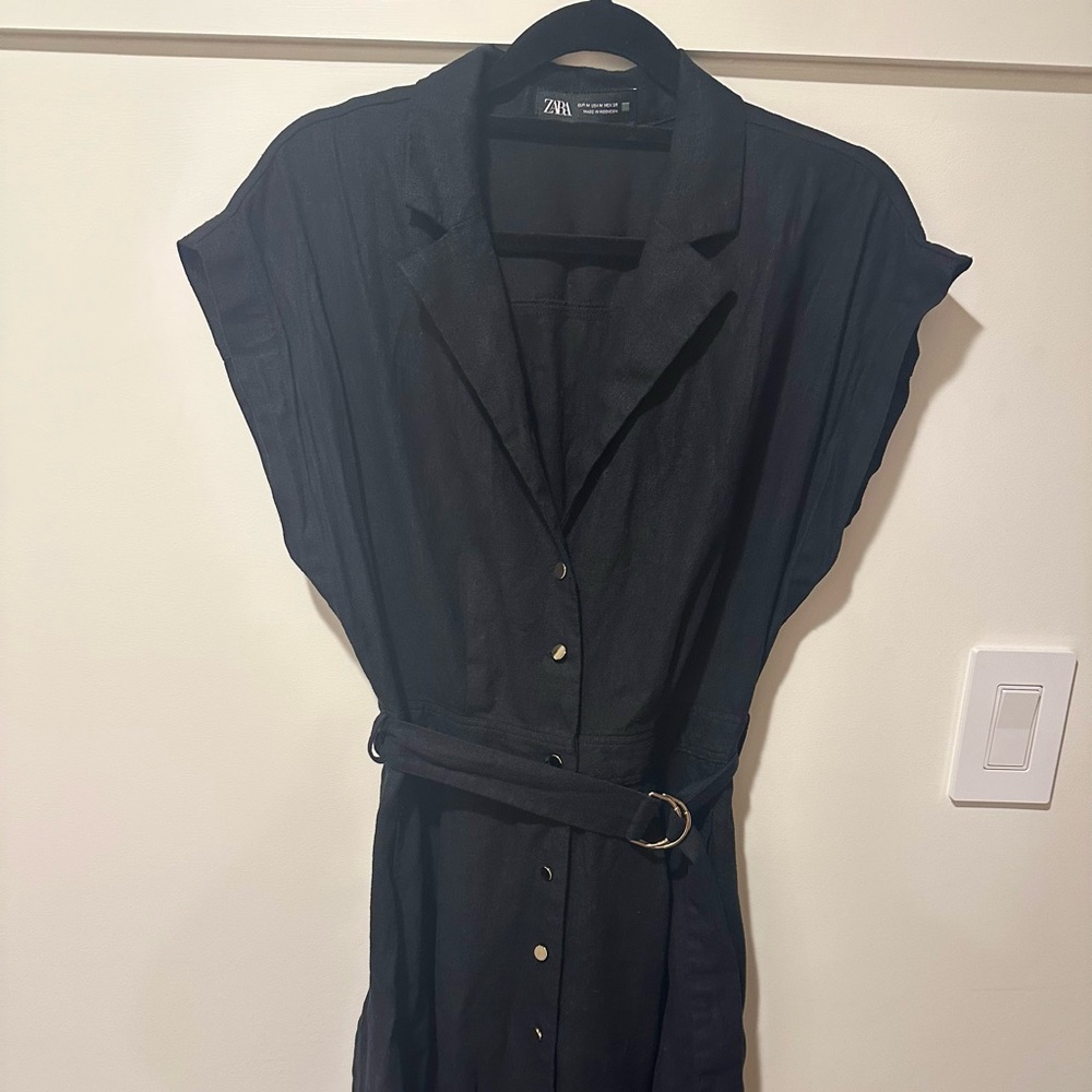 Zara Linen Blend Sleeveless Midi Dress with Notched Collar and gold buttons.